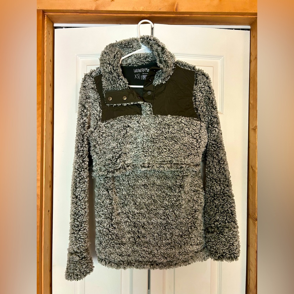 Latched Mama Pull-over fleece